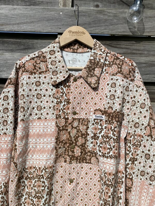 La chemise marron patchwork – Image 3
