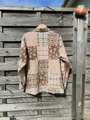 La chemise marron patchwork