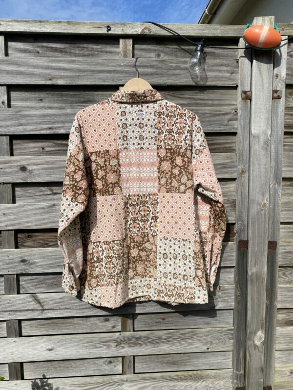 La chemise marron patchwork – Image 2
