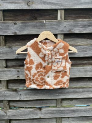 Le gilet enfant brun moumoute