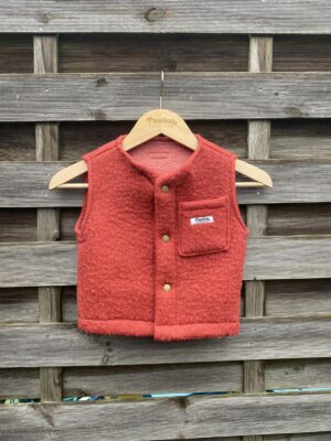 Le gilet enfant rouge moumoute