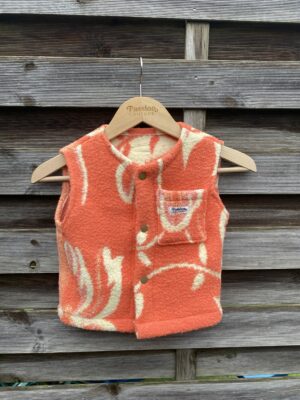 Le gilet enfant orange fleuri
