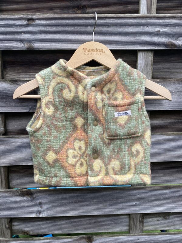 Le gilet enfant vert baroque