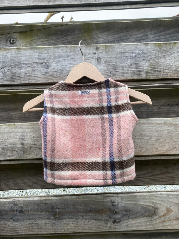 Le gilet enfant rose à carreaux – Image 2