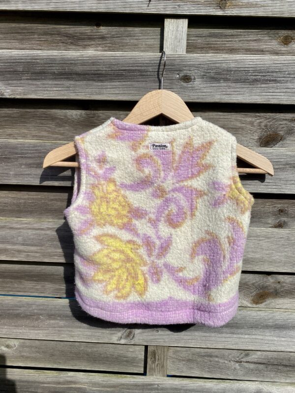 Le gilet mauve – Image 2