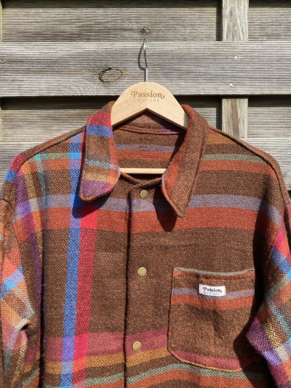 La chemise marron – Image 5