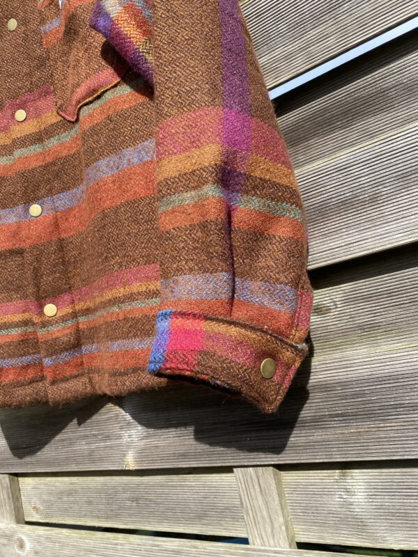 La chemise marron – Image 6