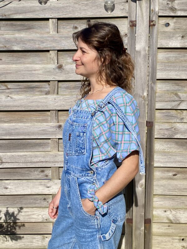 Le tee-shirt bleu rayé rose – Image 5