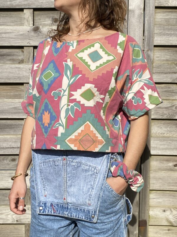 Le tee-shirt rose ethnique – Image 2