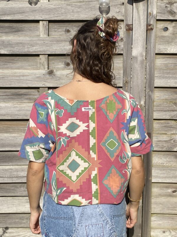 Le tee-shirt rose ethnique – Image 3