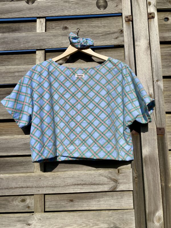 Le tee-shirt bleu rayé rose – Image 4