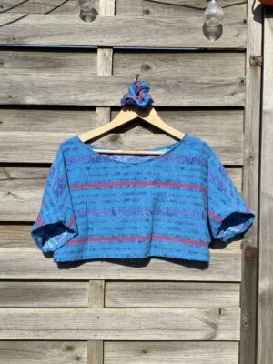 Le tee-shirts bleu crop top