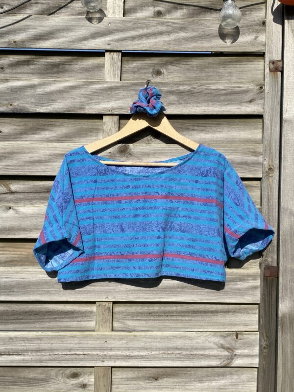 Le tee-shirts bleu crop top