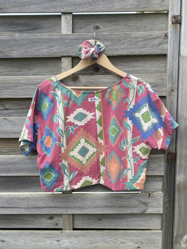 Le tee-shirt rose ethnique – Image 5