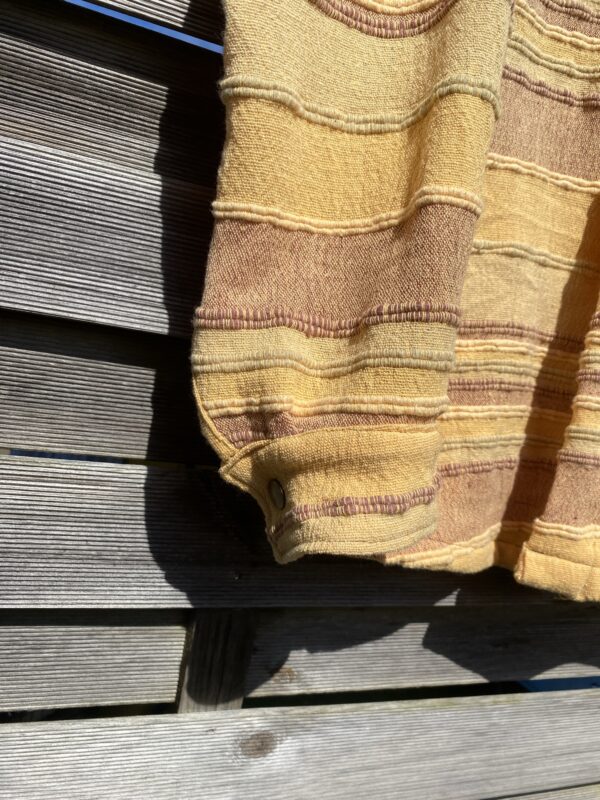 La sur-chemise jaune – Image 3