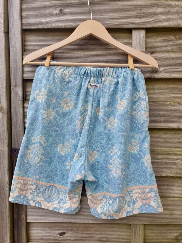 Le short bleu – Image 3