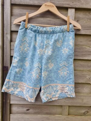 Le short bleu