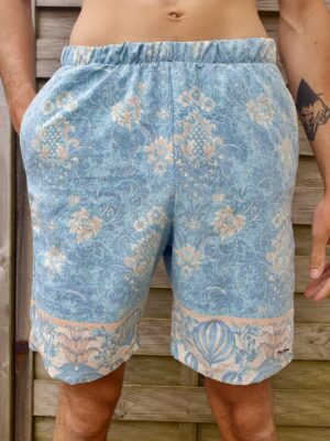 Le short bleu