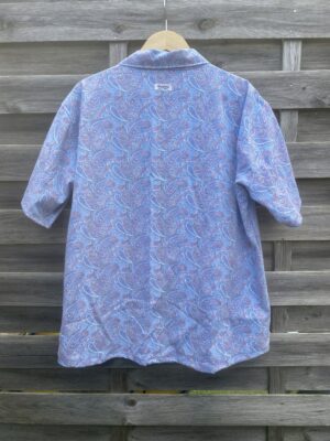 La chemisette bleue paisley
