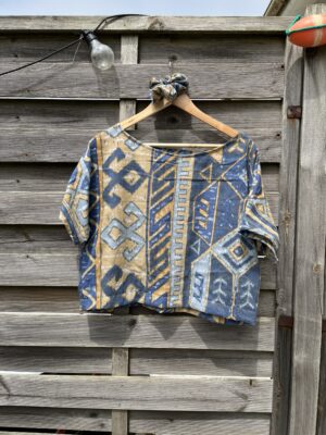 Le tee-shirt bleu ethnic