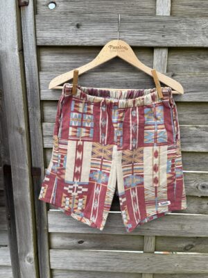Le short ethnic rouge