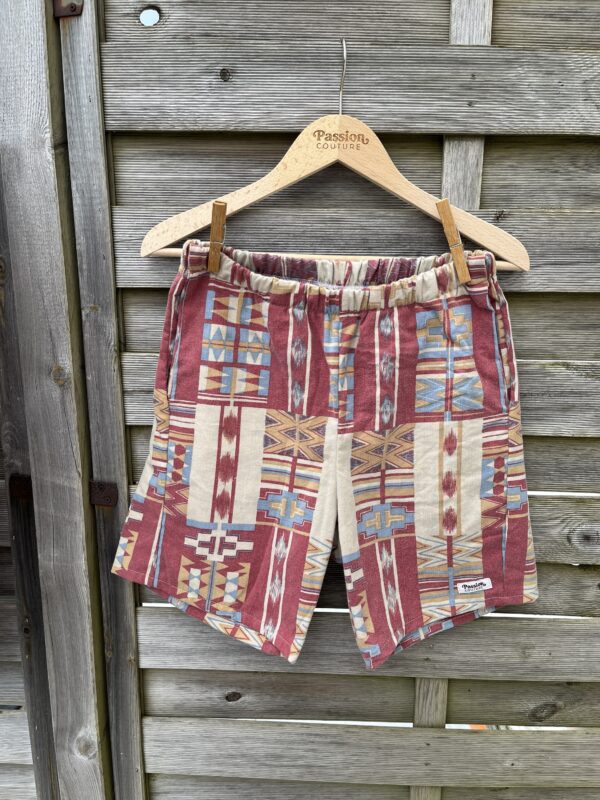 Le short ethnic rouge