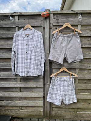 Le short à carreaux gris flanelle