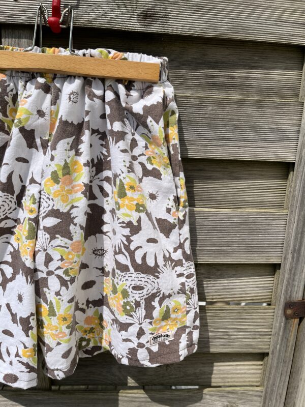 Le short marron fleuri – Image 4