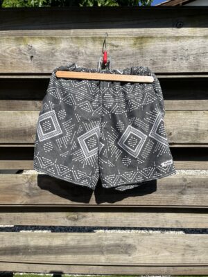 Le short ethnic black and white