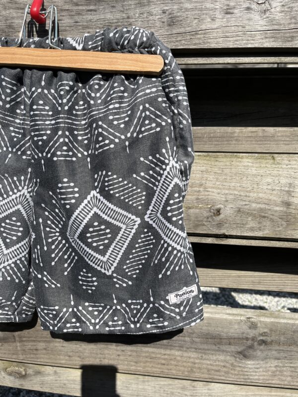 Le short ethnic black and white – Image 4