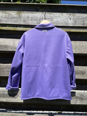 La veste ouvrière violette