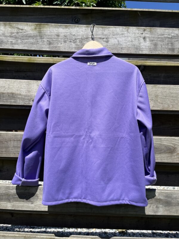 La veste ouvrière violette – Image 2