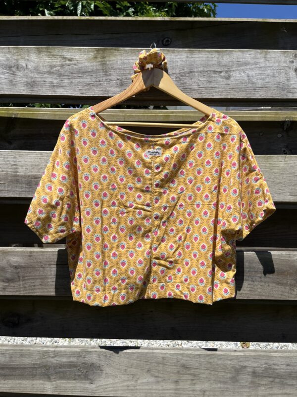 Le tee-shirt jaune à points rose – Image 2