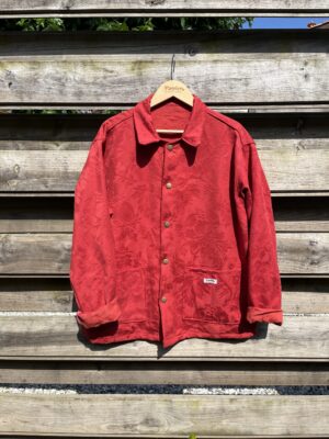 La veste ouvrière rouge