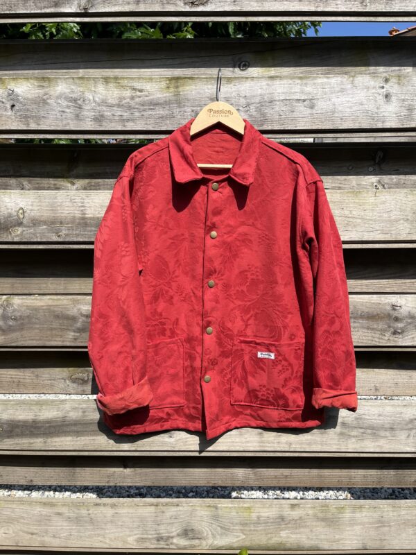 La veste ouvrière rouge