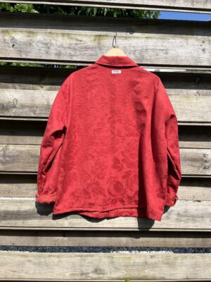 La veste ouvrière rouge