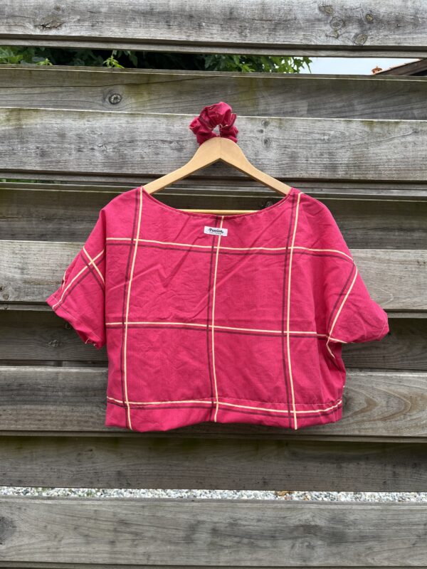 Le tee-shirt rose carreaux – Image 3