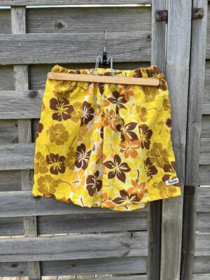 Le short jaune hibiscus