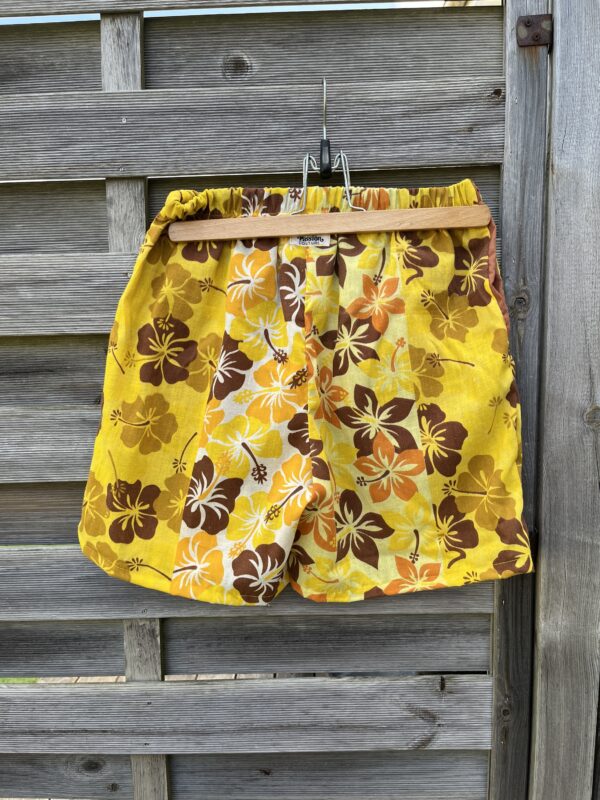 Le short jaune hibiscus – Image 3