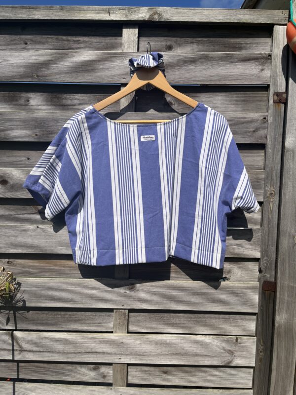 Le tee-shirt bleu rayé – Image 2