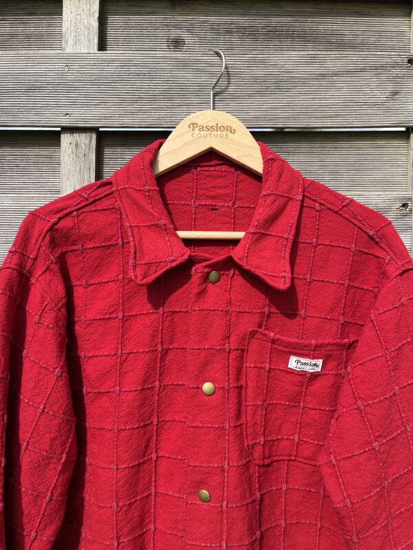La sur-chemise rouge – Image 5