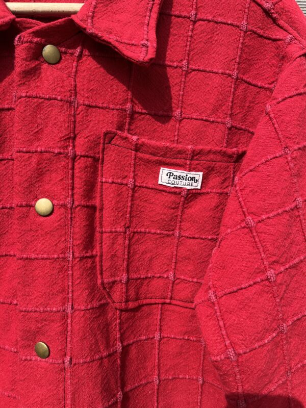 La sur-chemise rouge – Image 4