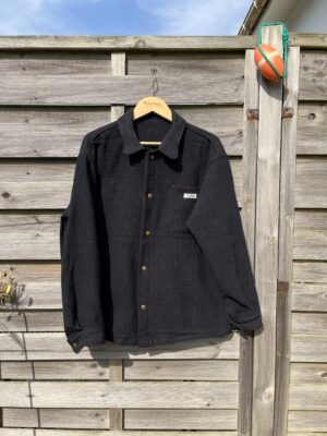 La sur-chemise noire