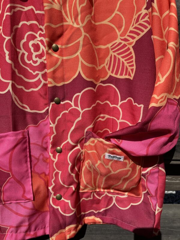 La veste ouvrière fleurie flashy – Image 3