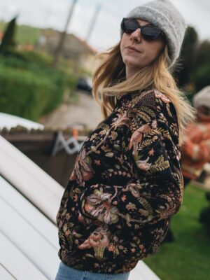 Le bomber élégant fleuri