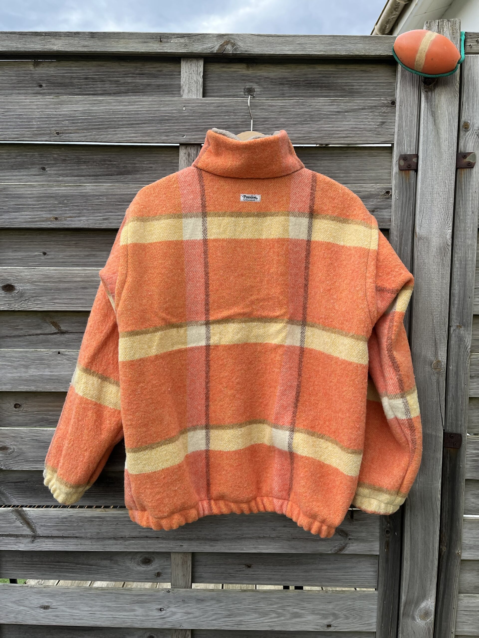 La polaire orange et jaune – Image 2