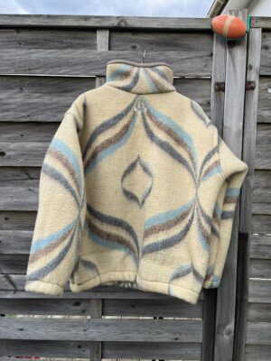 La polaire beige et bleue