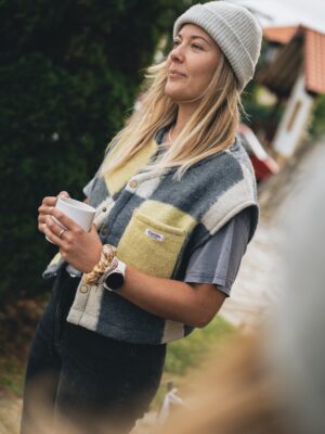 Le petit gilet à carreaux