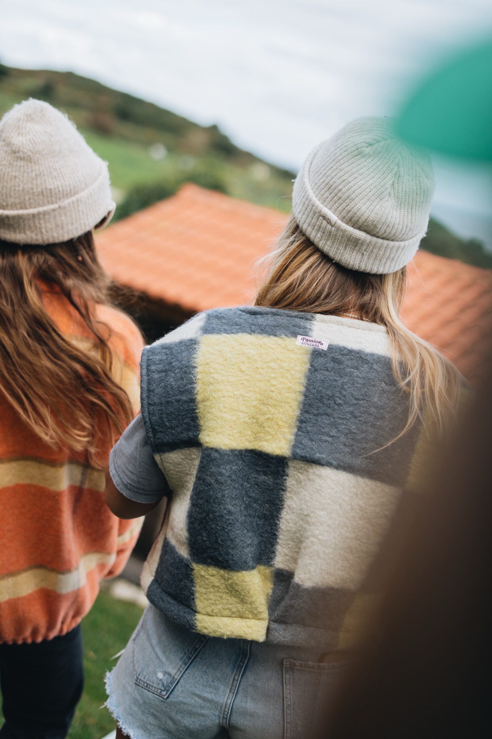 Le petit gilet à carreaux – Image 4