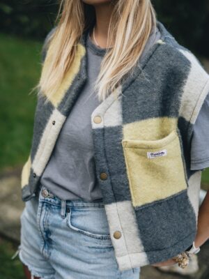 Le petit gilet à carreaux